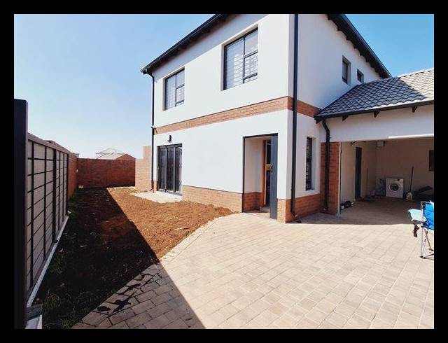 3 BEDROOM CLUSTER FOR SALE IN BRENTWOOD